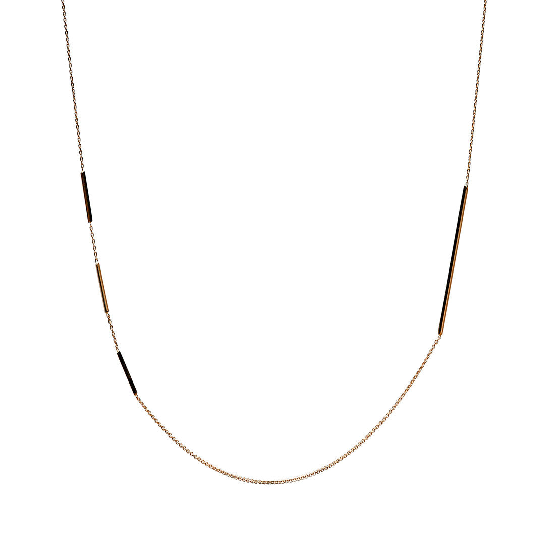 minimalist fine jewellery. edge necklace in 14k gold with fine chain